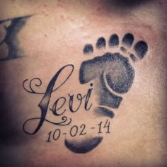 #nametattoo #footprinttattoo #blackandgrey Tattoo For Men On Arm, Arlo Tattoo, Tato Nama, Daughters Name Tattoo