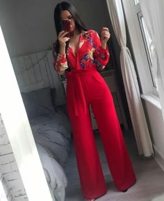 Sumer Style, Dreamy Wardrobe, Suits Style, Chique Outfits, Wedding Elegant, Elegant Outfits, Red Pants, Casual Jumpsuit