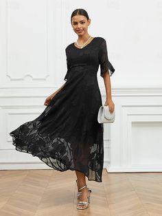 Mulheres Vestido A Line Vestido Longo Renda Frufru Convidado do casamento Coquetel Elegante Formal Decote V Meia Manga Mangas Evasê Preto Vermelho Verde Cor de 2024 por $41.99 Wedding Guest Cocktail Dress, Lace Formal Dress, Plain Dress, Flirty Dresses, Maxi Dress Cocktail, Dark Blue Color, Lace Ruffle, Dress Maxi, Lace Maxi Dress