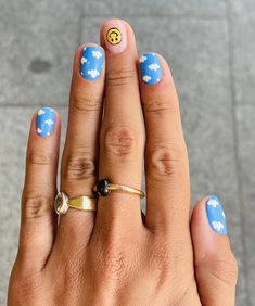 Smiley Nail Art, Nails Clouds, Clouds Nails, Cloud Nail Art, Smiley Nails, Cloud Nails, Short Summer Nails, Summer Nails 2024, Art Expressions