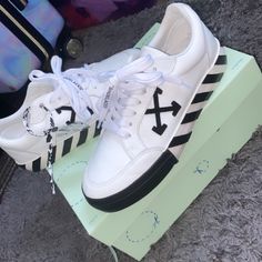 Off White Vulc Low Off White Shoes, Low Sneakers, Womens Shoes Sneakers, White Black, White And Black, Shoes Sneakers, Off White, Black White, Women Shoes