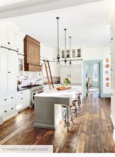 European House Design, Modern Farmhouse Kitchen Decor Ideas, Modern Rustic Farmhouse Kitchen, Farmhouse Kitchen Decor Ideas, House Design Plans, Modern Farmhouse Kitchen Decor, House Design Trends, Modern Farmhouse Kitchen, Hidden Kitchen