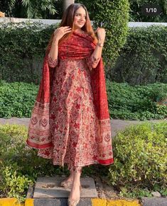 Ethinic Wears Poses, Frocksuit Design For Women, Cotton Indian Suits, Aesthetic Churidar, Simple Traditional Outfits Indian, Indian Women Outfits, Poses In Indian Outfit, Banarsi Kurti Designs Latest, Indian Kurti Aesthetic