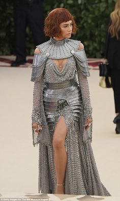 Zendaya Met Gala, Black Street Fashion, Armor Dress, Versace Gown, Met Gala Outfits, Met Gala Dresses, Gala Outfit, Heavenly Bodies, Atelier Versace