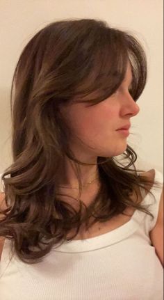 Face Shaping Layers Short Hair, Haircut Ideas Layers Short, Cute Haircuts Ideas, Haircuts Inspo Aesthetic, Medium Short Wavy Haircuts, 90s Layered Haircut Curly Hair, Medium Length Hair With Layers Thick Wavy, Mid Hair Haircut, Layered Haircuts For Women Medium Length