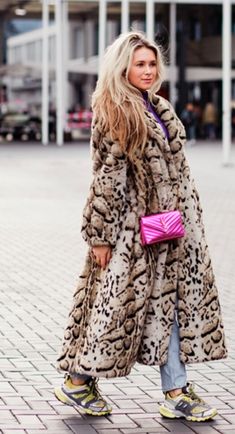 Animal Print Coat Outfit, Fur Coat Outfit, Comfy Outfits Winter, Leopard Coat, Rihanna Style, Personal Style Inspiration, Gorgeous Clothes, Cool Street Fashion, How To Look Classy