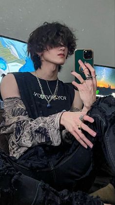 Irl Faceclaims, Punk Guy, Goth Boys, Goth Guy, Conner Kent, Gay Outfits, Man Gay, Oc Reference, Haircut Inspo