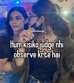 two women standing next to each other with the caption hum kisiko judge ni observe kret hai