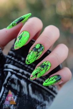 Get ready for the season of rejuvenation with these eye-catching almond-shaped nails featuring a zesty lime green base, peppered with black splatter and flecks of pink. Explore fun spring nails and more at nailhow.com! Pink Green And Black Nails, Neon And Black Nails, Black And Neon Nails, Fun Spring Nails, Lime Nails, Pink Black Nails, Lime Green Nails, Splatter Nails, Silk Wrap Nails