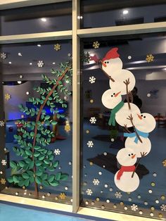 Jul Diy, Classroom Christmas Decorations, Christmas Window Painting, Christmas School, Office Christmas Decorations, Preschool Christmas, Christmas Classroom, Office Christmas