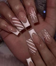 French Tips Winter Nails, Simplistic Winter Nails, Christmas French Tip Snowflake Nails, Nail Sets Christmas, Winter Christmas Nails Coffin, White French Snowflake Nails, Tapered Square Nails Winter, Chr Christmas Nails, Nails Inspo For Christmas