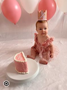 6 Months Half Cake, Half Cake For 6 Months Girl, 6m Photo Shoot, Disney Half Birthday, Half Way To One Party Ideas, Baby Girl 1 Month Shoot, Six Month Photo Shoot Ideas