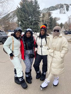 Aspen Vacation Outfits, Travel Aesthetic Outfits Winter, Denver Colorado Winter Outfits Black Women, Snowtubing Outfit Women, Aspen Colorado Outfits, Ski Outfits Black Women, Aspen Attire, Moonboot Outfit Ideas, Colorado Vacation Outfits