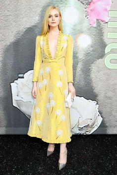 Elle Fanning Style, Outfit Essentials, Hollywood Fashion, Elle Fanning, Celebrity Street Style, Moda Vintage, Mode Inspiration, Yellow Dress, The Professional