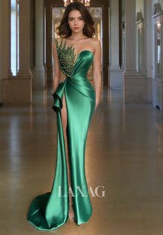 Figure Flattering Dresses, Matric Dance, Dress With Train, Glamorous Party, Mother Wedding Dress, Prom Dresses Sleeveless, Prom Dress Styles, Formal Evening Dress, Prom Dress Inspiration