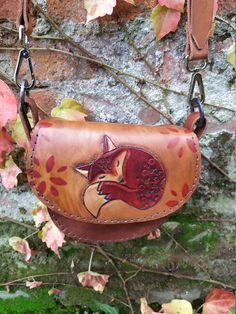 Simple leather bag, with decoration on the front. The decoration is a small sleeping fox. Hand-sewn, made of 2 mm thick leather, 2.5 mm on the front in the decoration area. It is worn on the shoulder with a leather strap on the handles and rings. The leather of the bag is treated with petroleum jelly and hand-dyed with natural leather paints. Leather Satchel With Animal Design, Leather Satchel Shoulder Bag With Animal Design, Leather Shoulder Bag With Animal Design, Cosplay Items, Autumn Bag, Fox Purse, Simple Leather Bag, Fox Bag, Slouchy Bag