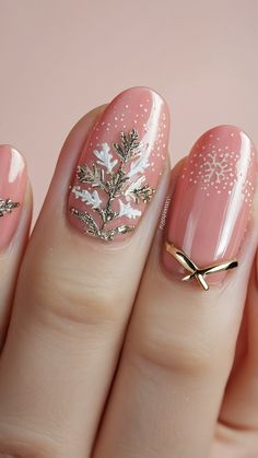 Transform your nails this holiday season with these Simple Aesthetic Christmas Nails designs Embrace the winter vibes with trendy and artful nail designs that are simple yet inspiring These cute and chic ideas are perfect for a natural neutral look that exudes subtle elegance Get inspired and channel your creativity with these short yet trendy nail art inspirations