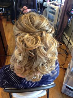 Mother Of The Bride Hair Long Over 50, Mom Wedding Hair, Mother Of The Bride Hair Half Up, Mob Hair, Groom Hair, Bride Hairstyles Updo, Beautiful Wedding Hair, Wedding Hair Half