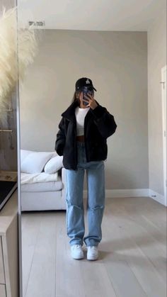 Drippy Winter Outfits, Streetwear Outfit School, Nike Sneakers Outfit Street Styles, Cute Cool Weather Outfits, Outfits For 2024, Eating Out Outfit, 47 Degree Weather Outfit, Casual Outfits Winter Women, Dark Hair Outfits