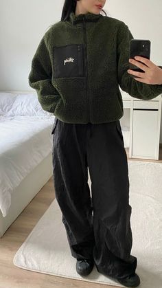 Bdgrlbrooklyn Instagram, Green Coudroy Jacket Outfits, Gorpcore Aesthetic Outfits, Winter Fit Streetwear, Stussy Sherpa Jacket, Gorpcore Fashion Aesthetic, Blue Cargo Jeans Outfit Winter, Stussy Jacket Outfit, Stussy Aesthetic Outfit