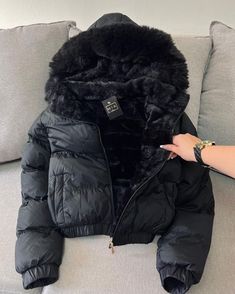 Street Style Outfits Casual, Trends 2025, Short Puffer Jacket, Clueless Outfits, Winter Fashion Outfits Casual, Winter Fits, Fall Fashion Trends, Womens Casual Outfits, Winter Fashion Outfits