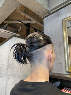 人気！マンバンヘア：L128140844｜ホットペッパービューティー Side Fade, Guy Haircuts Long, Tomboy Hairstyles, Curly Pixie Cuts, Curly Pixie, Man Bun