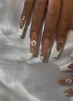 Gold And White Wedding Nails, Golden Birthday Nails, Elegant Acrylic Nails Classy, White Gold Nails Design, Acrylic Nail Designs White, Gold Nails With Rhinestones, Nails For Gold Dress, Elegant Nails Almond, White And Golden Nails