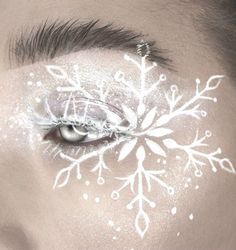 Snowflake Face Paint, Snowflake Eye Makeup, Snowflake Makeup, Painting Snowflakes, Snazaroo Face Paint, Christmas Makeup Ideas, Mac Cosmetic, Christmas Face Painting, Makeup Christmas