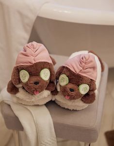 Aerie Critter Slippers, Cute House Slippers, Cute Slippers Aesthetic, Christmas Wishlist Items, Inside Slippers, Aesthetic Slippers, Slippers Aesthetic, Christmas List Items, Wishlist Aesthetic