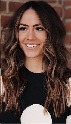 Dimensional Brunette Curtain Bangs, Highlight Around Face Brunette, Spring Hair Brunette 2023, Brunette Framed Face Highlights, Brunette Side Part Haircut, Dark Brown Hair Balayage Green Eyes, Light Front Pieces Hair Brown, Spring Haircuts 2023 Long, Summer Hair For Dark Brunettes