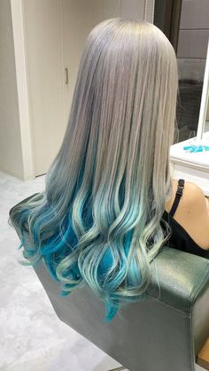 Turquoise Hair Dye, Blonde And Blue Hair, Hair Dyed Underneath, Hair Dye Videos, Hair Dye Tips, Peekaboo Hair, Hair Color Blue, Pastel Hair