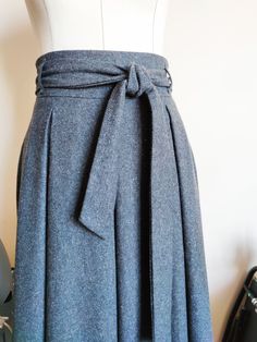 High waisted Wool skirt In gray Gray skirt Winter skirt Autumn skirt Wool skirt women Midi skirt Gray midi skirt Long grey woman skirt Wool skirt Warm skirt Fabric : 100% wool, The skirt has a removable belt. The skirt has a zipper. Full standart length (from waist to hem) - 33'' / 85cm . I can customize this skirt in every size and length free of charge, just send me measurements. Also available in other colors: Red tartan maxi skirt : https://www.etsy.com/listing/657341561/red-tartan-maxi-skir Gray Midi Skirt, Warm Skirt, Women Midi Skirt, Autumn Skirt, Red Long Skirt, Warm Skirts, Long Plaid Skirt, Woman Skirt, Skirt Winter