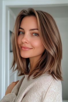 27 Chic Hairstyles for Thin Straight Hair You Need to Try in 2024 – CreativeBooster Straight Mid Length Hair With Layers, Long Hair Cuts Straight, Straight Haircuts, Razor Cut Hair, Honey Highlights, Textured Lob