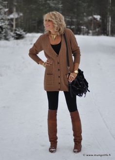 sweater + leggings Inspirational Outfits, Dressing Ideas, Young Fashion, Brown Boots, Fall Fashion, Chic Style