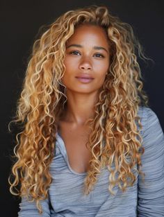 Indulge in 24 long curly hairstyles that are perfect for those who wish to embrace their natural curls with elegance and style. Photos For Summer, Haircut And Style, Bangs Layers, Long Curly Hairstyles, The Perfect Haircut, Balayage Long Hair, New Short Hairstyles, Wedding Updos, Brunette Balayage Hair