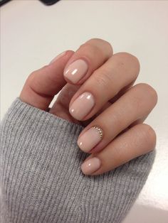 Nude nails with a hint of accent for a effortless bride. CND Lavishly Loved. Elegant Bridal Nails, Shellac Nail Designs, Wedding Nails Glitter, Pink Manicure, Nail Art Wedding, Shellac Nails, Bridal Nails