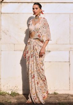 Blush Pink Printed Saree Skirt set Seema Thukral - Fabilicious Fashion Outfit For A Wedding Guest, Saree Skirt, Drape Sarees, Draped Saree, Modern Saree, Padded Blouse, Drape Saree, London College Of Fashion, Ready To Wear Saree