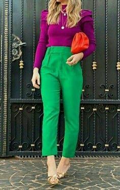 Outfit Pantalon Verde, Green Pants Outfit, Dress Pants Outfits, Colour Combinations Fashion, Color Combos Outfit, Color Blocking Outfits, Color Combinations For Clothes, Stylish Work Outfits, Fashion Mistakes