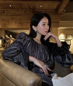 Rich Asian Fashion, Style Silk Blouse, Spoiled Wife, Academia Style, Old Outfits, Rich Women, Future Outfit, Green Blazer, Instagram Worthy