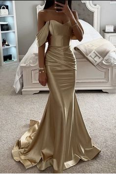 Champagne Prom Dress Mermaid, Champagne Satin Dress, Satin Evening Dress, Afrikaanse Mode, Classy Prom Dresses, Stunning Prom Dresses, Satin Evening Dresses, Cute Prom Dresses