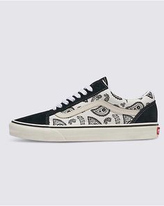 Street Skater, Music And Fashion, Mom Shoes, Vans Store, Footwear Design, Van Doren, Vans Logo, Vintage Vans, Simple Doodles