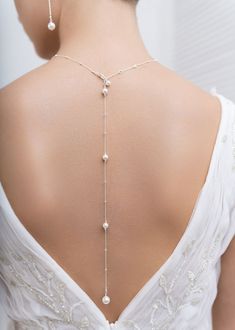 Pearl bridal backdrop with light ivory Swarovski pearls on a delicate sterling silver chain. This backdrop can be attached to the necklace of your choice using the small silver clasp placed at the end. Will match the Eleana necklace, earrings and bracelet aswell as the Elena earrings. - Length: please choose required length - 925 Sterling Silver chain Made in France - 7 day return or exchange ♥ Eleana collection https://www.etsy.com/fr/shop/Princessed1jour?ref=l2-shopheader-name&search_query=eleana ♥ Elena collection https://www.etsy.com/fr/shop/Princessed1jour?ref=l2-shopheader-name&search_query=elena ♥ All backdrop necklaces https://www.etsy.com/fr/shop/Princessed1jour?section_id=22993082 ♥ My shop https://www.etsy.com/fr/shop/Princessed1jour Silver Delicate Chain Body Chain For Wedding, Dainty Silver Body Chain For Wedding, Delicate Wedding Body Chain With Adjustable Chain, Delicate Adjustable Wedding Body Chain, Elegant Wedding Body Chain With Adjustable Chain, Delicate Adjustable Body Chain For Wedding, Elegant Silver Backdrop Necklace With Delicate Chain, Elegant Silver Body Chain For Wedding, Elegant White Body Chain For Wedding