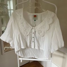 Brand New, Never Worn Cute Collared Top. Sleeves Are Puffy And Fun. Great For Spring And Summer. Casual Short Sleeve Blouse With Lace Collar, Casual Blouse With Lace Collar And Short Sleeves, Casual White Blouse With Boho Collar, White Casual Tops With Boho Collar, Feminine V-neck Tops With Lace Collar, Fitted Cropped Top With Lace Collar, White Casual Top With Boho Collar, White Collared Crop Top For Summer, Casual V-neck Top With Boho Collar