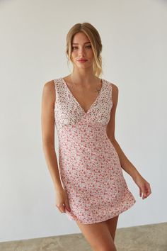 Fresh as a daisy in the Lisette Floral Mini Dress! This summer mini dress is summer embodied featuring a two tone ditsy floral pattern, satin slinky fit, and subtle a line flare. Oh so 90s, this dress is available in pink floral and blue floral. Pair with some sneakers for the perfect vacay fit! Details 100% Polyester Back zipper Fully Lined Material has some stretch Hand wash cold / Line dry American Threads Dress, Ditsy Floral Pattern, Fresh As A Daisy, Summer Mini Dress, American Threads, Aesthetic Floral, Red Bodycon, Floral Slip Dress, 90s Aesthetic