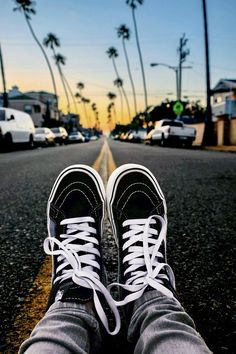 No place we’d rather be! Artsy Photos, Fashion Grunge, Wallpaper Tumblr, Photos Tumblr, Grunge Look, Foto Art, Grunge Photography, Vans High Top Sneaker, Jolie Photo