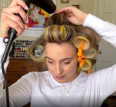 Velcro Curlers, Large Hair Rollers, Hair Rollers Tutorial, Velcro Hair Rollers, Big Hair Rollers, Curlers For Long Hair, Easy Curly Hair, Big Bouncy Curls, Roller Curls