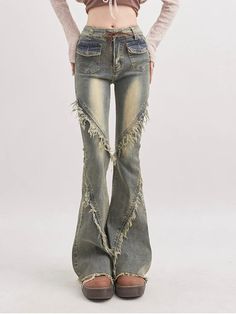 Vestiti In Jeans, Crop Pullover, Retro Mode, 2000s Fashion Outfits, Distressed Denim Jeans, Mode Inspo, Swaggy Outfits, Soft Grunge, Women Denim Jeans