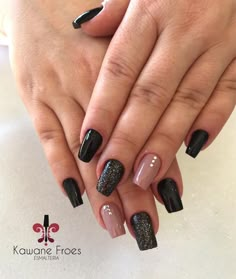 Unhas pretas decoradas Gray Nails, Nail Tutorials, Black Nails, Nail Designer, Toe Nails, Glow Up?, Beautiful Nails, Pretty Nails