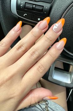 Almond Nails Design Halloween, Fall Almond Nails Pumpkin, Cute Almond Nails Halloween, Almond Pumpkin Nails, Fall And Halloween Nail Ideas, Cut Halloween Nails, Cute Almond Halloween Nails, Cute Halloween Nails Short Almond, Almond Shape Fall Nails Ideas