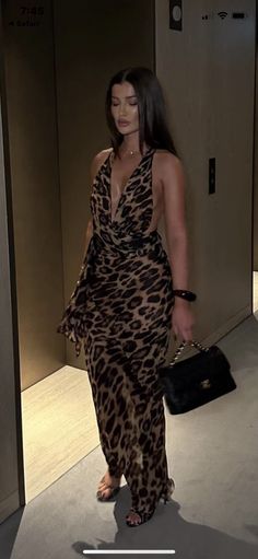 Cheetah Print Dress Outfit Casual, Animal Print Theme Party Outfits, Leopard Outfit Ideas Classy, Cheetah Prom Dress, Outfits For Dinner With Friends Night, Birthday Outfit Classy, Mesh Dress Outfit, Cute Vacation Outfits, Mode Zara